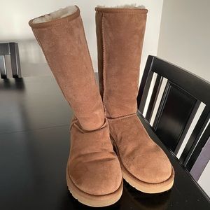 Size 7 Classic Tall Uggs- Great condition